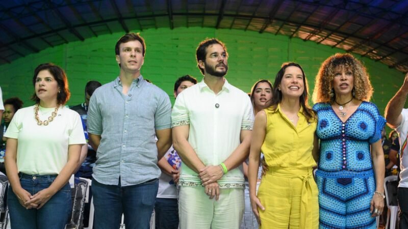 Miguel Coelho e Raquel Lyra prestigiam abertura dos Jogos Escolares de Pernambuco
