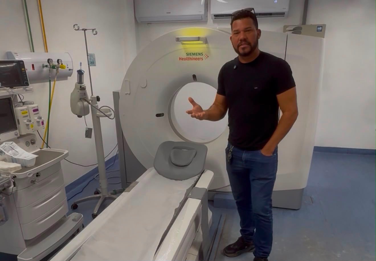Fiscalização dá resultado: Abimael Santos confirma funcionamento do tomógrafo no Hospital Dom Moura