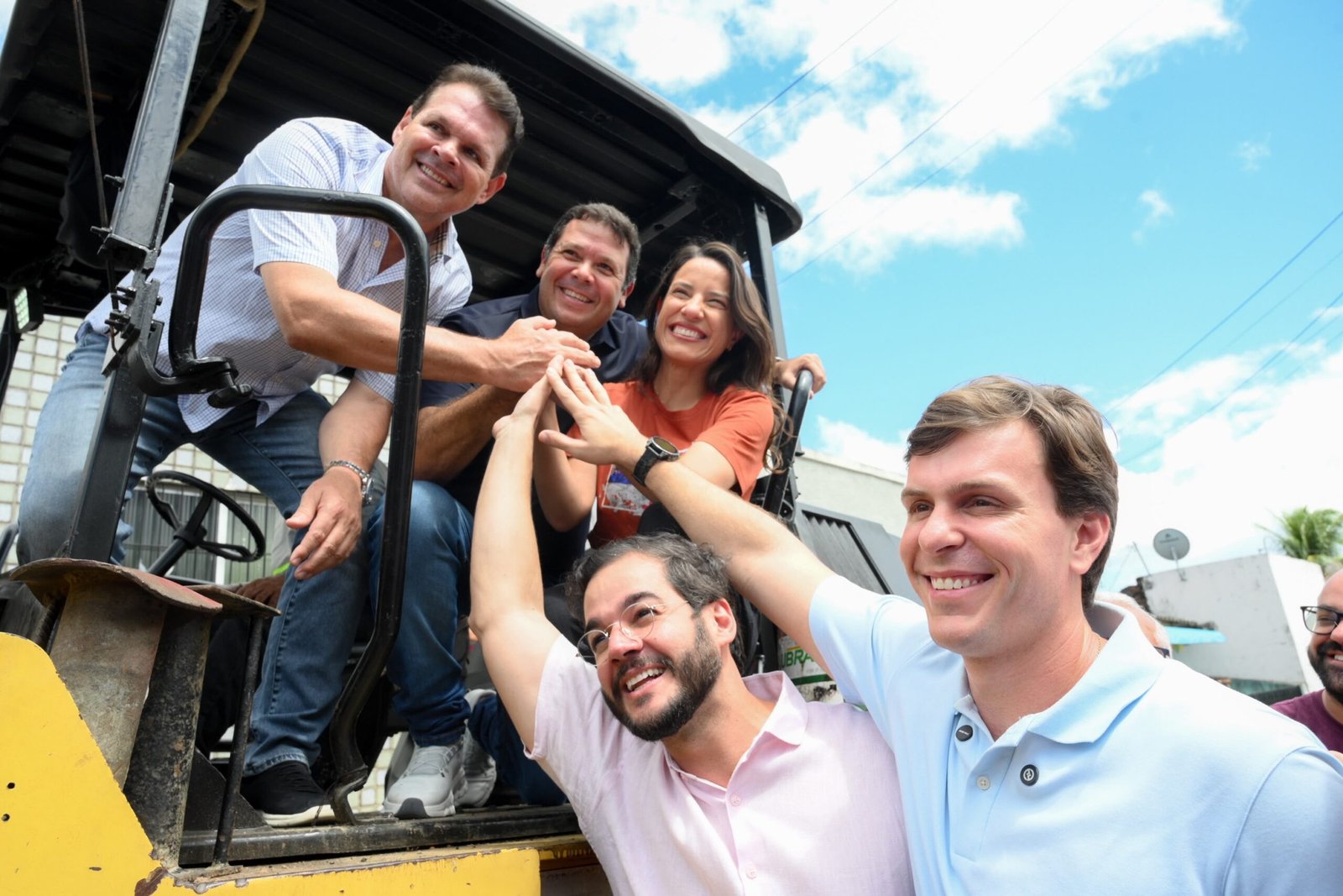 Miguel Coelho acompanha Raquel Lyra e Túlio Gadelha em agenda de obras em Palmares