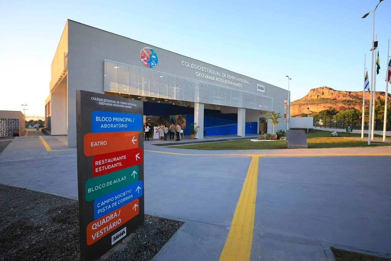 Contradição: política educacional baiana atacada por ACM Neto é usada em Goiás por Caiado
