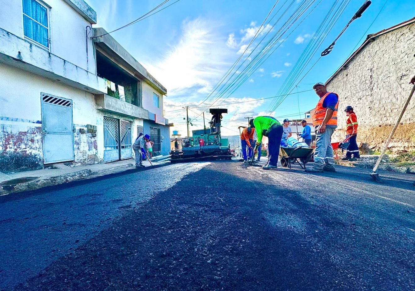 Prefeitura de Vitória inicia serviços de recapeamento asfáltico no bairro Mário Bezerra