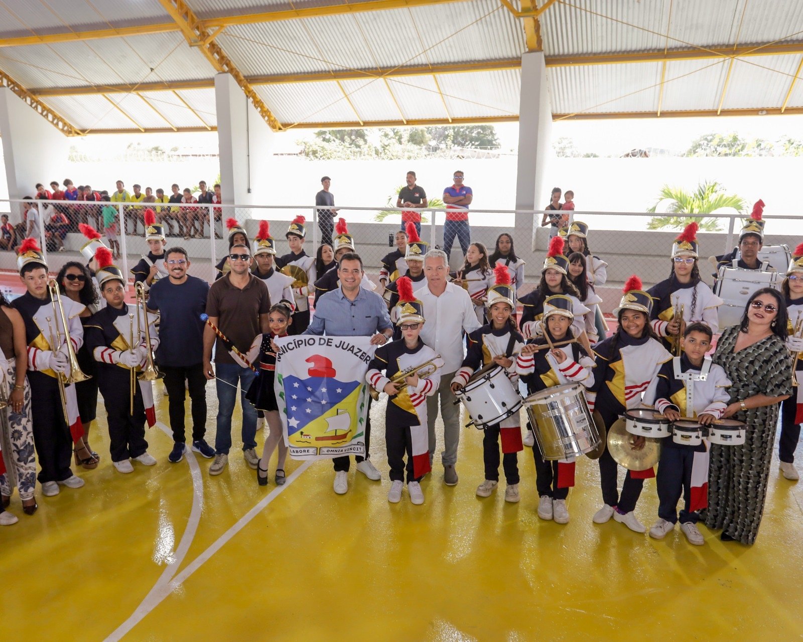 “A cidade agora cuida das pessoas”: Andrei entrega ruas pavimentadas e quadra escolar e reforça compromisso com a transformação de Juazeiro