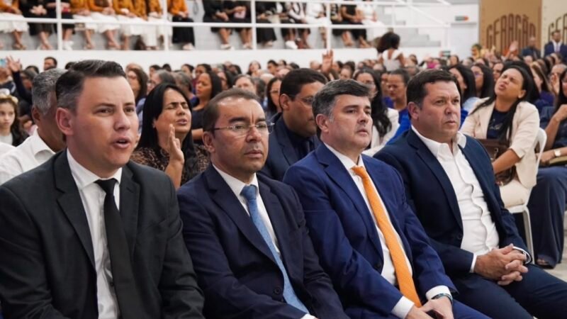 Eduardo da Fonte participa do 17º Congresso de Jovens e Adolescentes da Assembleia de Deus, em Palmares, ao lado do prefeito Júnior de Beto