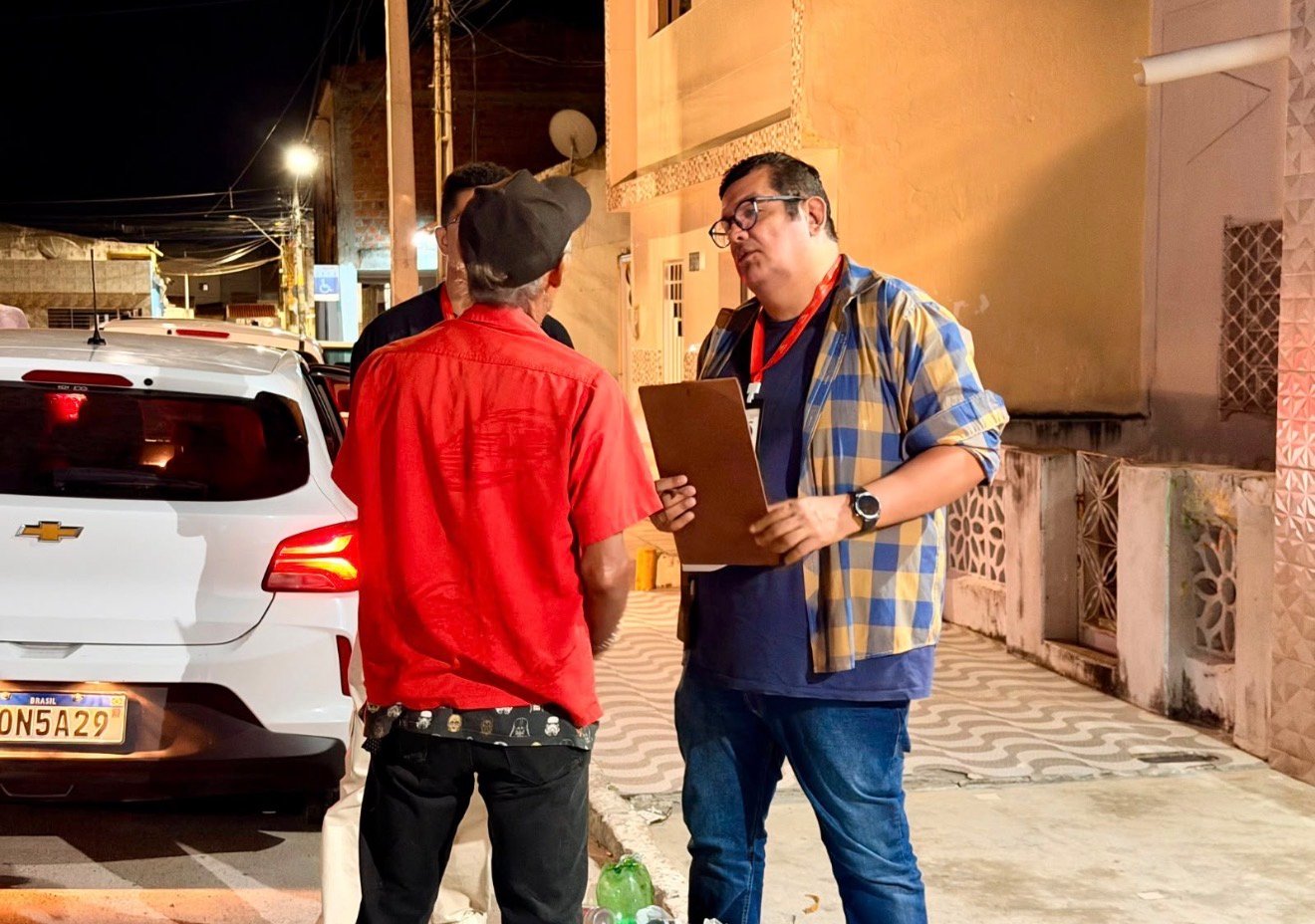“Arcoverde que Aquece”: Campanha noturna leva acolhimento e assistência à população em situação de rua