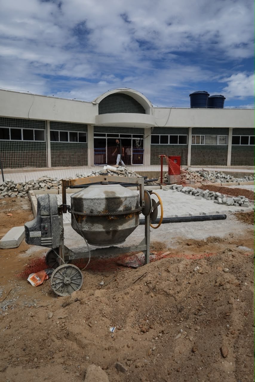 Governo de Pernambuco executa obras de creches, maternidade, residencial e Complexos da Polícia Científica no Sertão