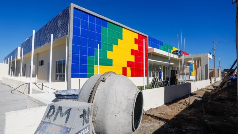 Governo de Pernambuco tem mais de 70% de obra para entrega de creche em Arcoverde e segue com construção do prédio de Bombeiros em Afogados da Ingazeira
