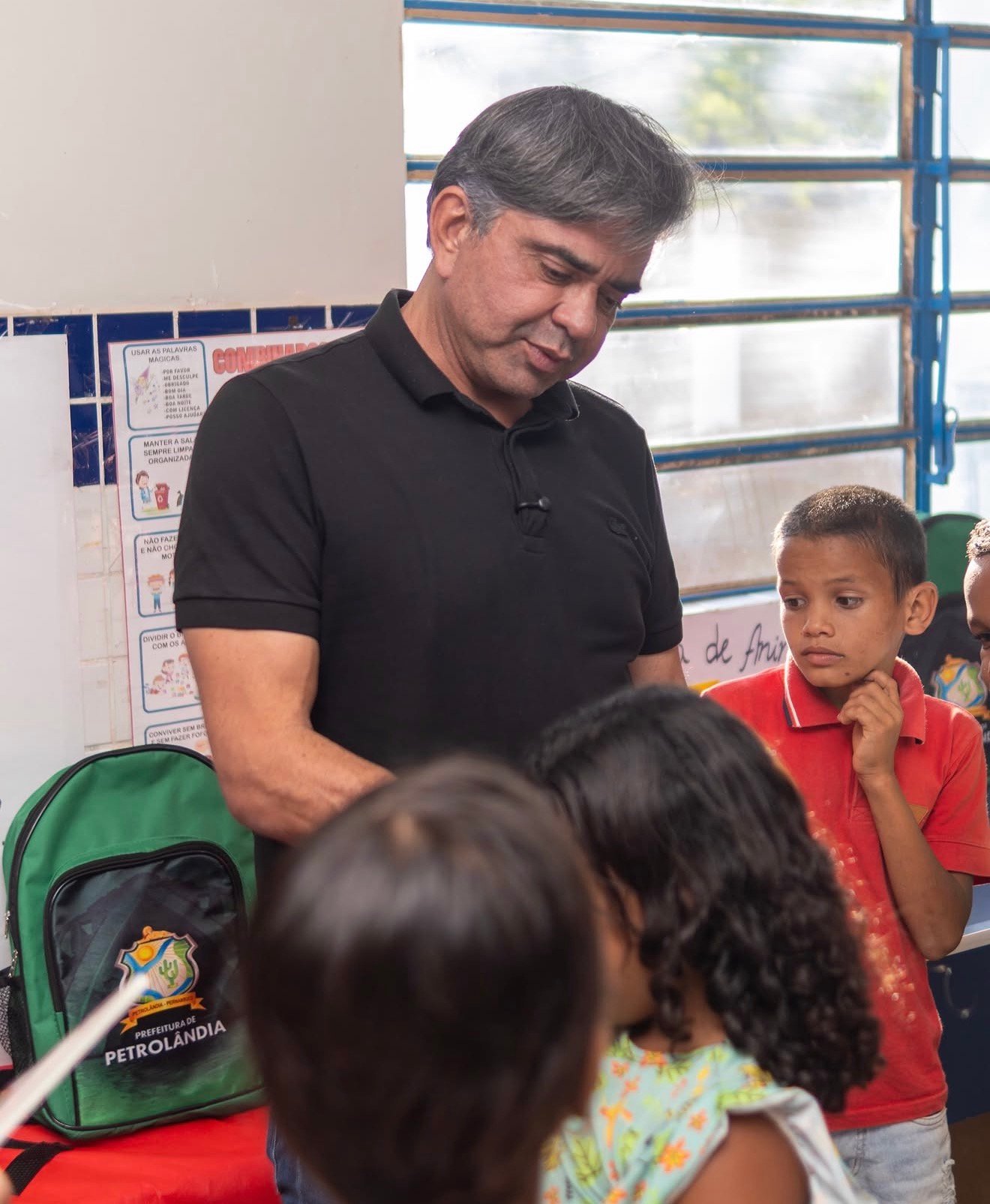 Prefeito Fabiano Marques na manhã da última segunda feira deu início as entregas de brinquedotecas e kits escolares na rede municipal