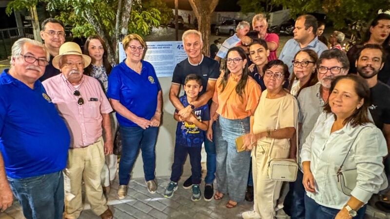 Prefeitura da Vitória entrega Praça do Rotary revitalizada e homenageia a professora Angelita Neves