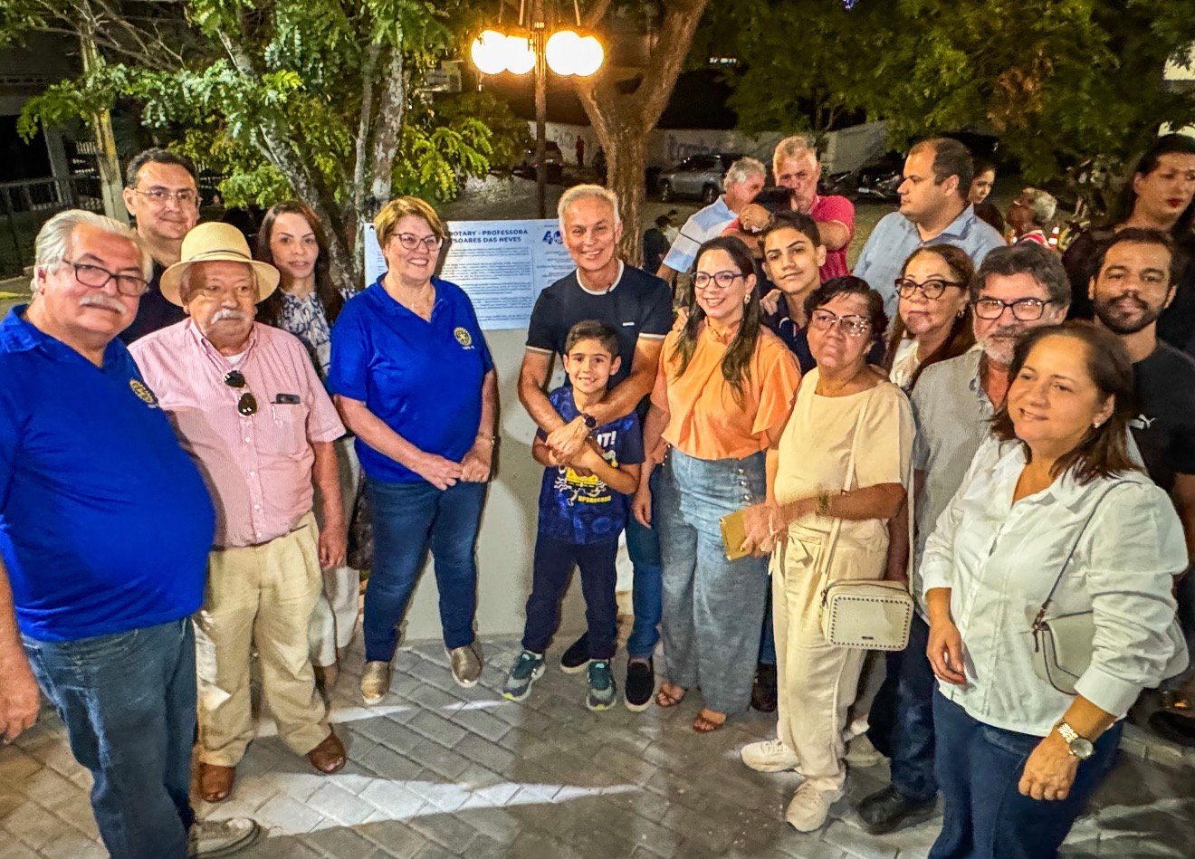 Prefeitura da Vitória entrega Praça do Rotary revitalizada e homenageia a professora Angelita Neves