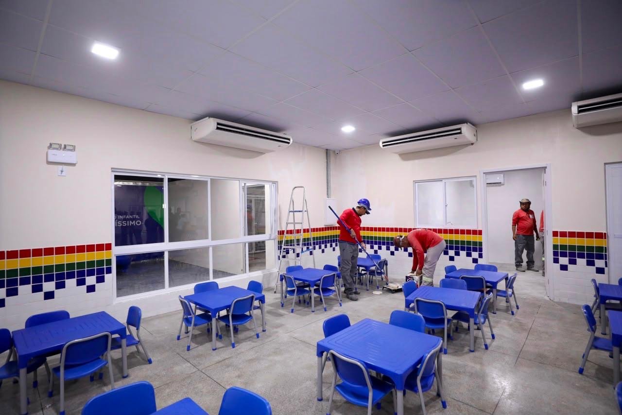 Governo de Pernambuco amplia acesso à educação com quase 100% de finalização de creche em Águas Belas e avanço de obras em Petrolândia