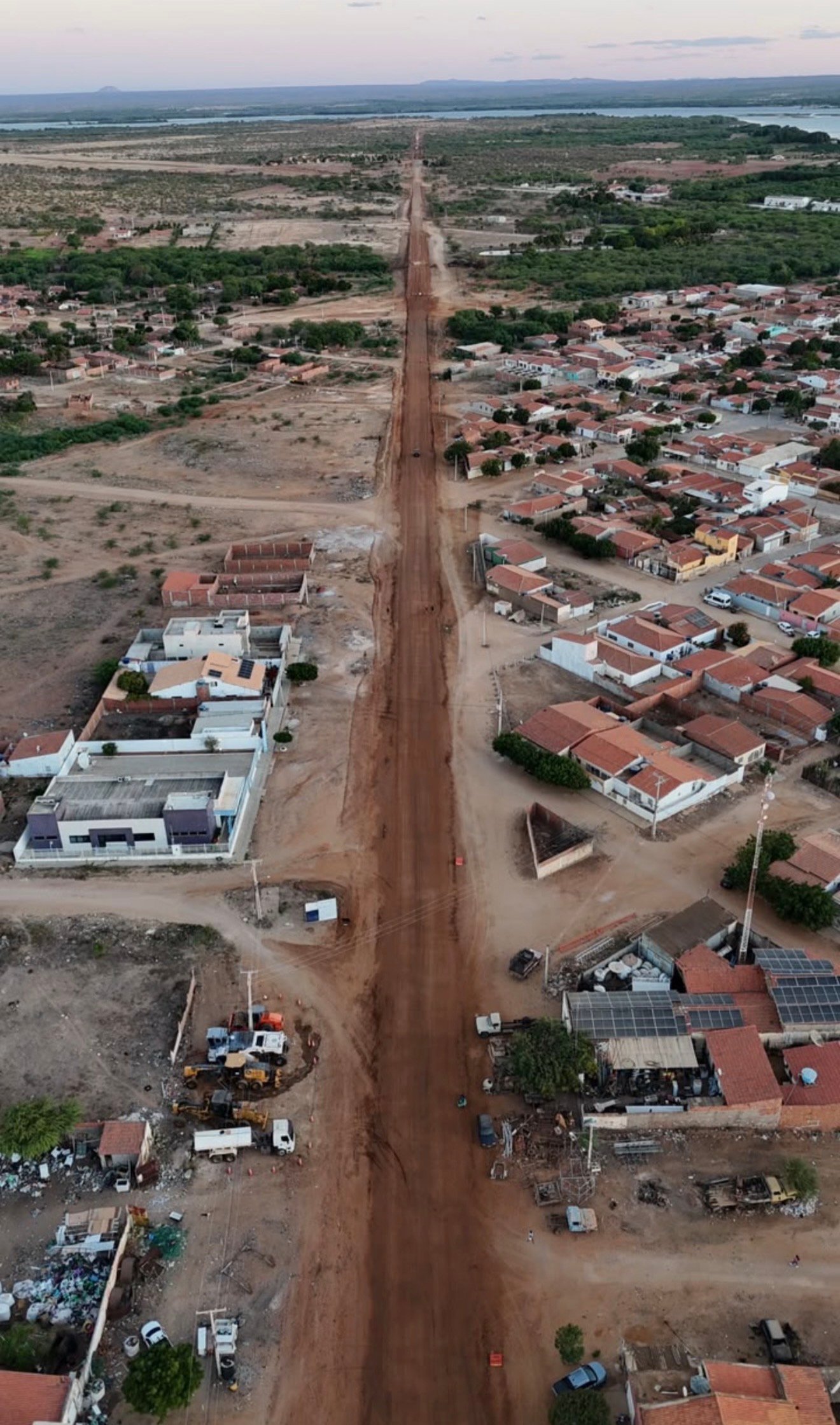 Estrada da Barra (Avenida Jozino Lustosa Roriz) passa a ser asfaltada com uma conquista da população de Belém do São Francisco