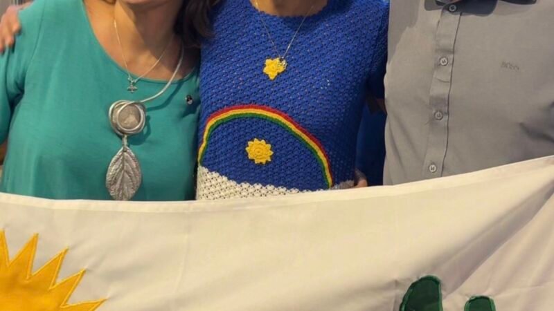 Ao lado a governadora Raquel Lyra, o prefeito de Belém do São Francisco, Calby Carvalho celebra estande do município na Fenearte 2026