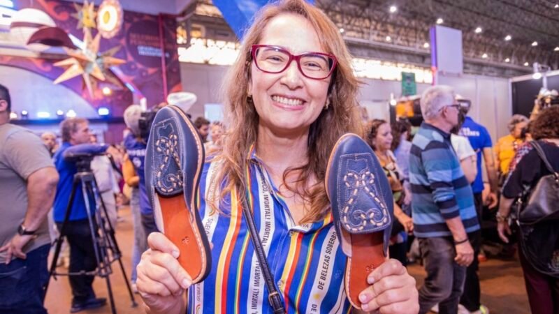 Débora Almeida prestigia abertura da 26ª FENEARTE no Centro de Convenções, em Olinda