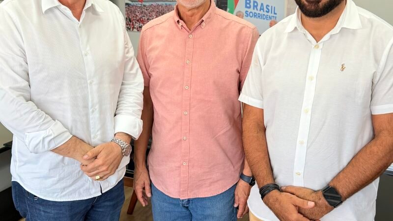 Senador Humberto Costa recebe o ex-prefeito Jorge Alexandre, pré-candidato a deputado federal