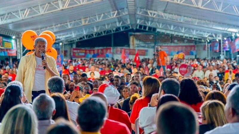 Jerônimo demonstra força e reúne cerca de 60 prefeitos e ex-prefeitos em Jequié; confira a lista