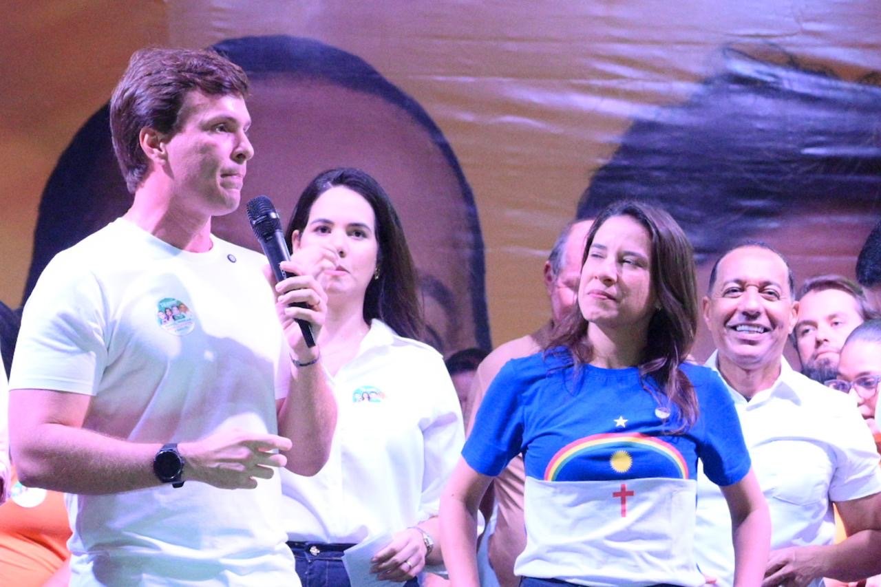 Miguel Coelho e Raquel Lyra participam do lançamento da pré-candidatura do professor Lupércio em Olinda