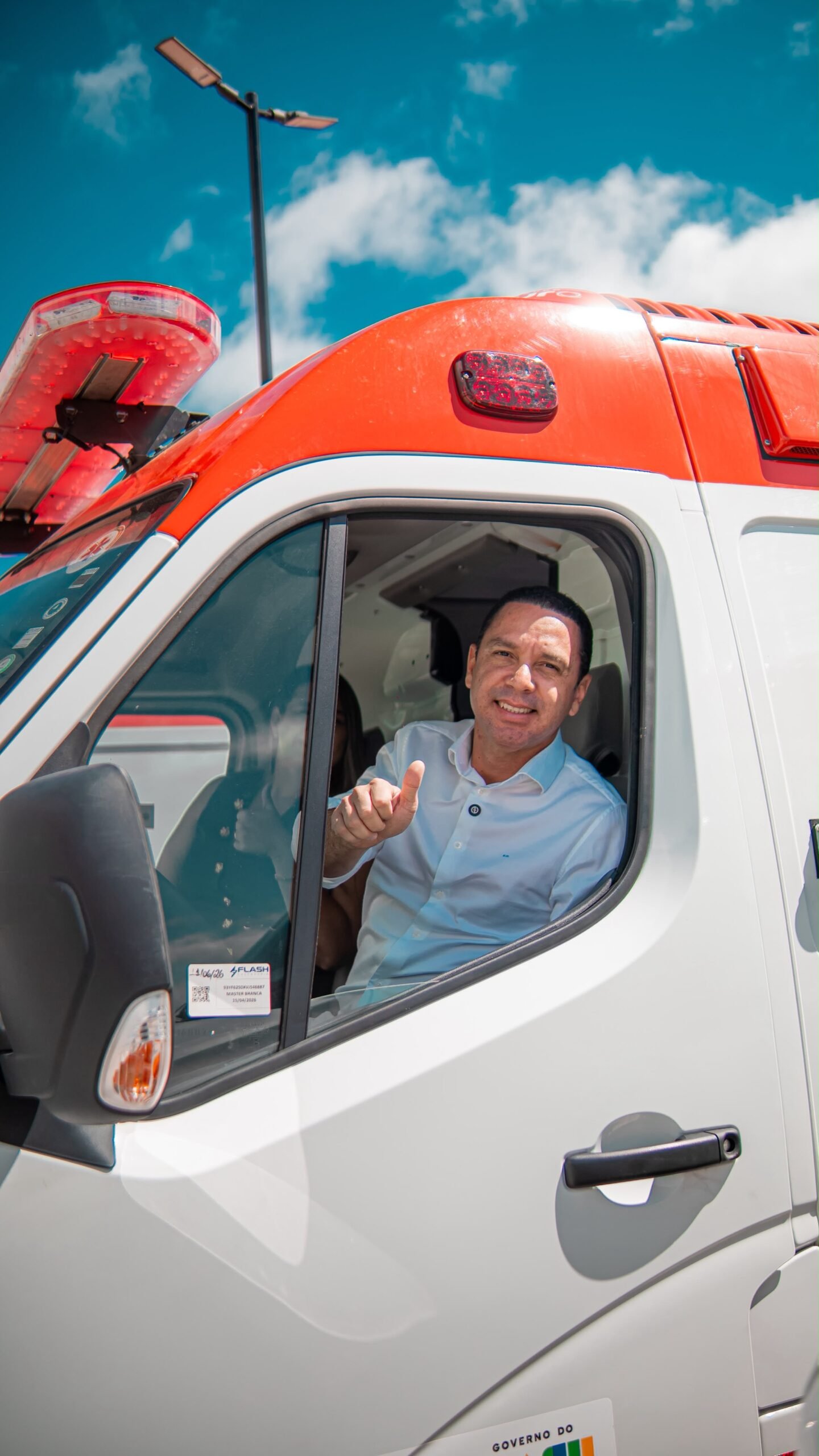 ÁGUAS BELAS RECEBE NOVA AMBULÂNCIA DO SAMU