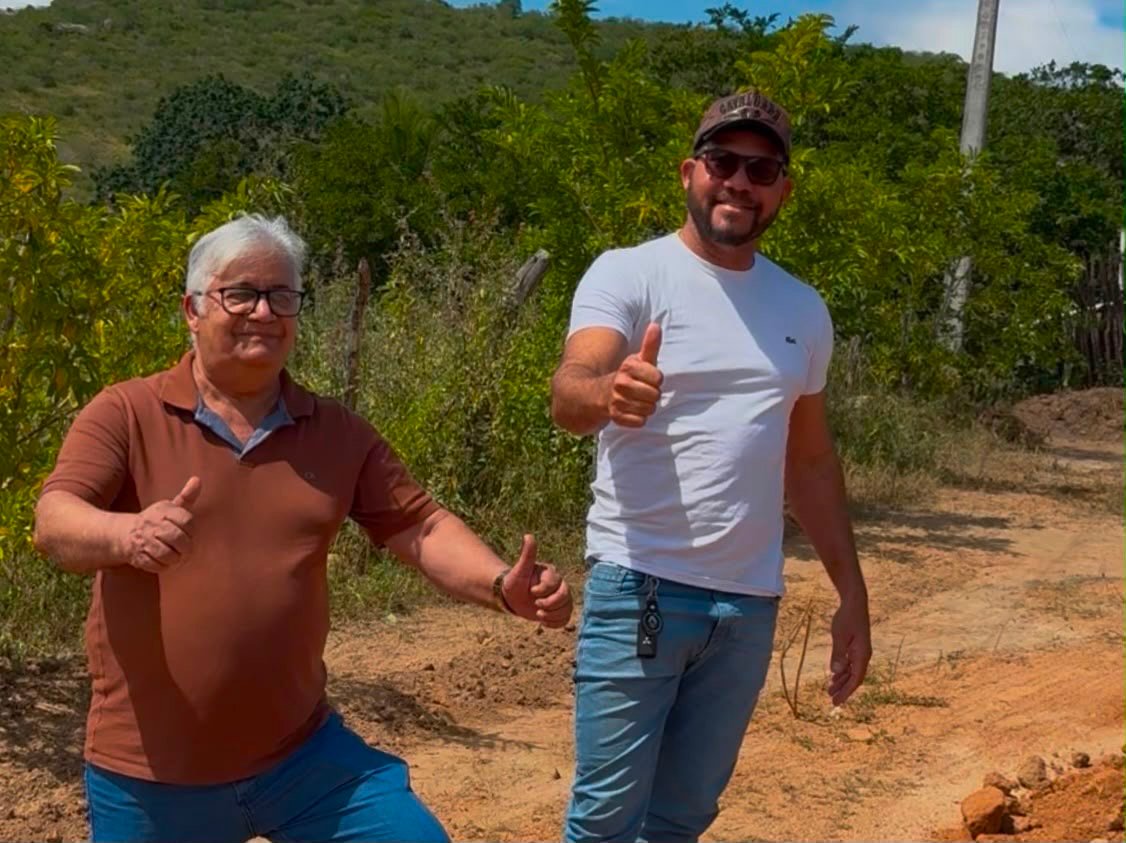 Deputado Abimael Santos acompanha obra que levará água para o Sítio Serra de Lajes, em Caruaru