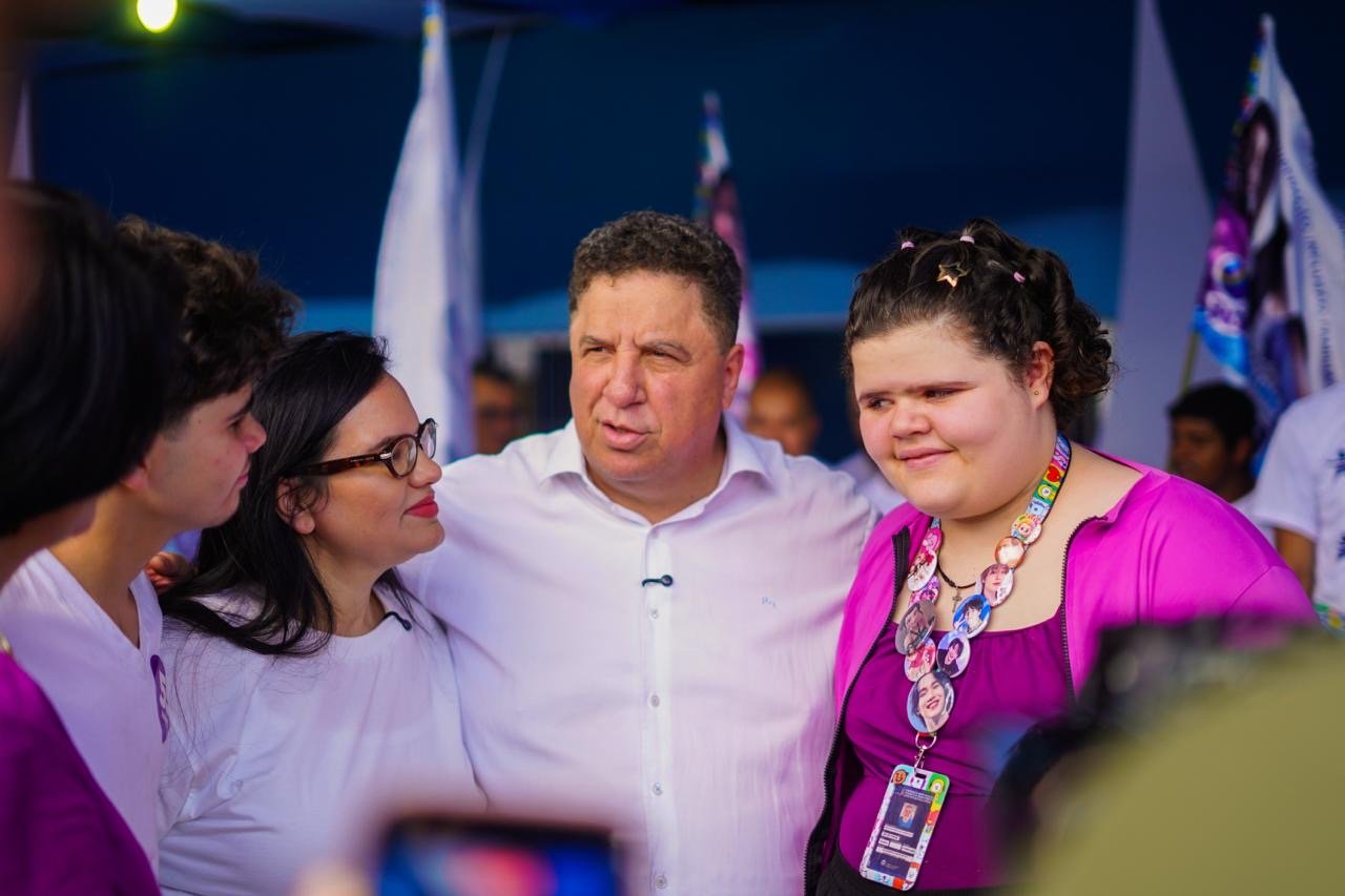 Pr Cleiton e Michele Collins lançam o primeiro comitê da inclusão nas eleições