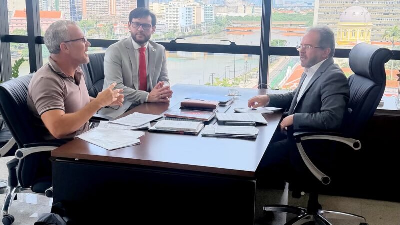 Gilmar Júnior enfrenta Raquel Lyra mais uma vez e vai ao TCE em defesa da convocação dos aprovados em concursos da segurança e saúde