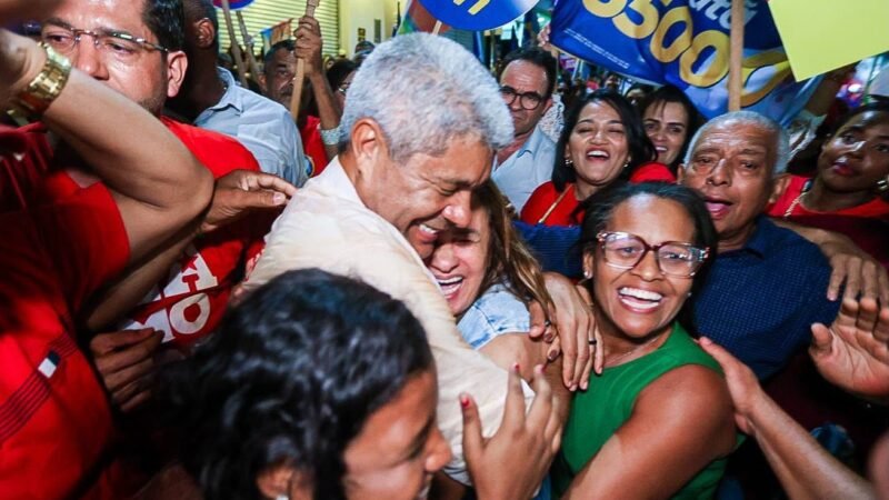 Jerônimo lota a Praça do Feijão com mais de 20 mil pessoas e abre campanha no interior com força do Time de Lula