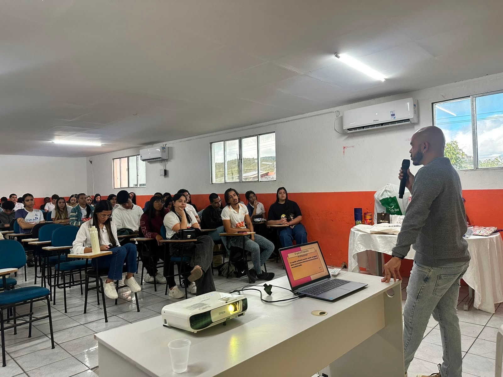 V Seminário Municipal de Juventudes reúne 100 jovens e debate propósito profissional e pessoal em Arcoverde
