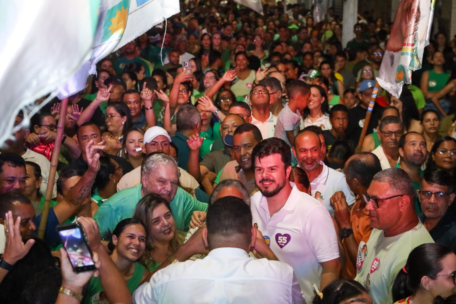 Fernando Filho reúne multidão em Buenos Aires e fortalece candidatura à reeleição com apoio do prefeito Henrique Queiroz e do deputado estadual Henrique Filho