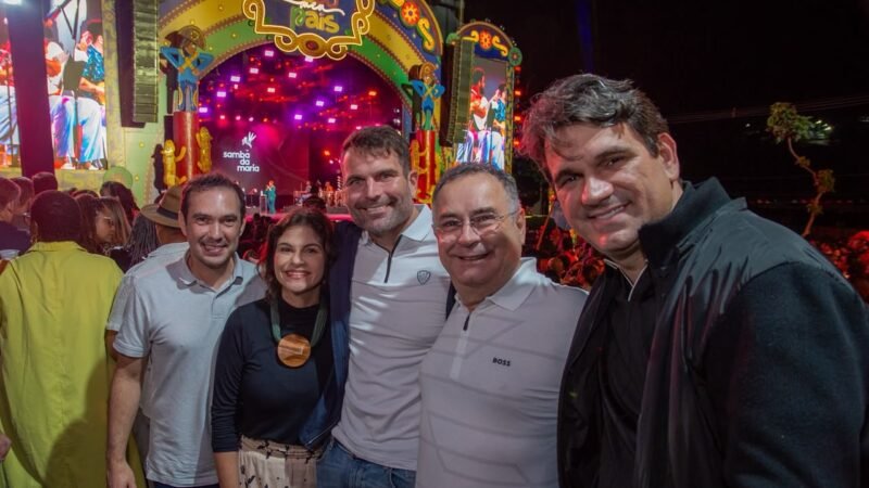 Zeca acompanha segunda noite do Pernambuco Meu País em Arcoverde ao lado de Priscila Krause