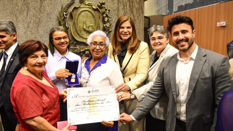 ISMEP e Hospital Maternidade Santa Maria são homenageados na Alepe com a Medalha Joaquim Nabuco