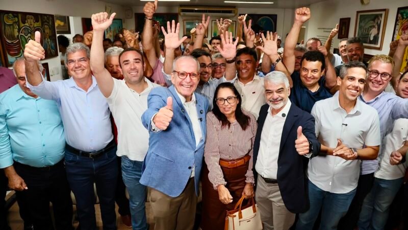 Humberto Costa recebe apoio de Fernando Dueire e mais de 40 prefeitos