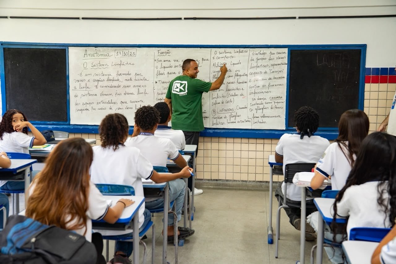 Pernambuco segue entre as três melhores notas do Brasil no Ideb do ensino médio e registra avanço no ensino fundamental