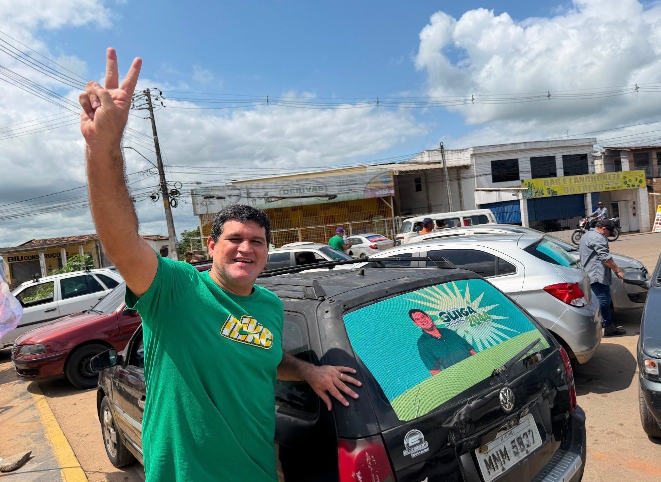 Guiga inicia campanha com adesivaço e grande adesão popular em Aliança