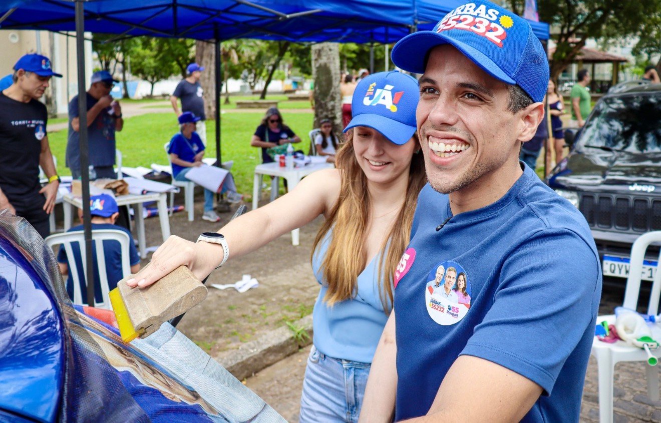 Jarbas Filho abre campanha à reeleição com adesivaço no Recife