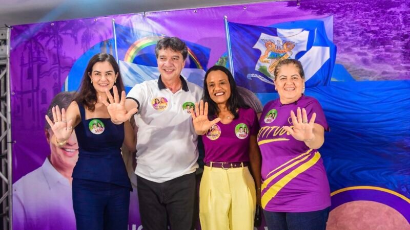 Andréa Medeiros é recebida com entusiasmo em Goiana ao lado de Guilherme Uchoa Junior e Ana Braçoforte