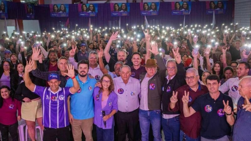 Débora Almeida mostra força política e reúne multidão em largada da campanha em São Bento do Una