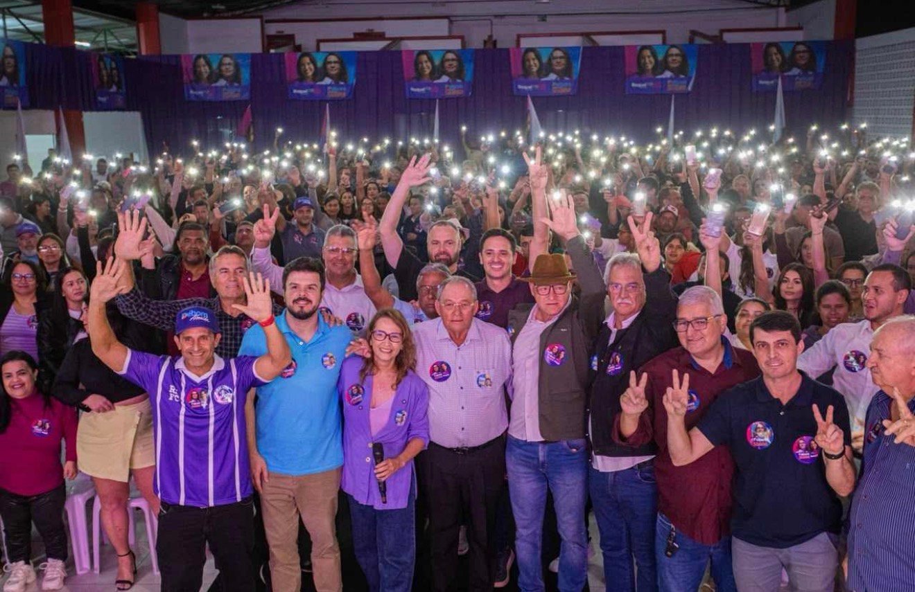 Débora Almeida mostra força política e reúne multidão em largada da campanha em São Bento do Una