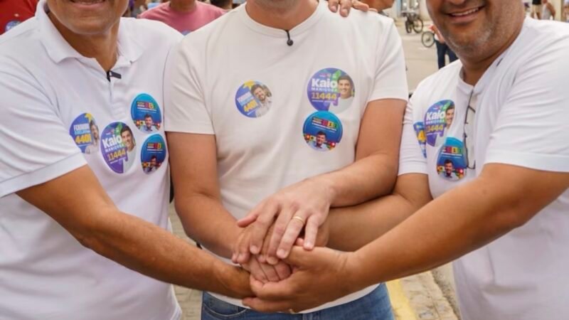 Kaio Maniçoba reúne multidão em adesivaço e caminhada em Taquaritinga do Norte