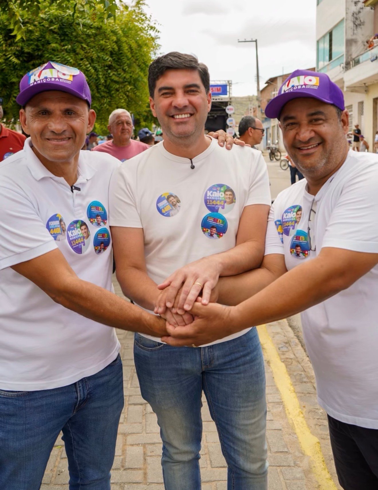 Kaio Maniçoba reúne multidão em adesivaço e caminhada em Taquaritinga do Norte