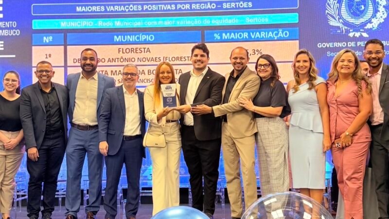 Orocó recebe premiação por evolução na educação pública municipal
