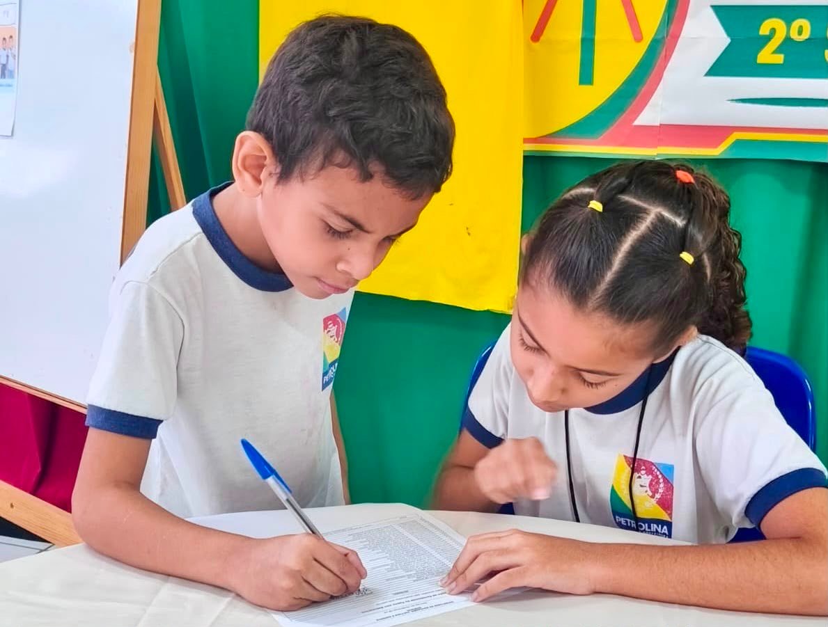 Estudantes de Petrolina exercitam democracia em eleições de líderes nas escolas de tempo integral