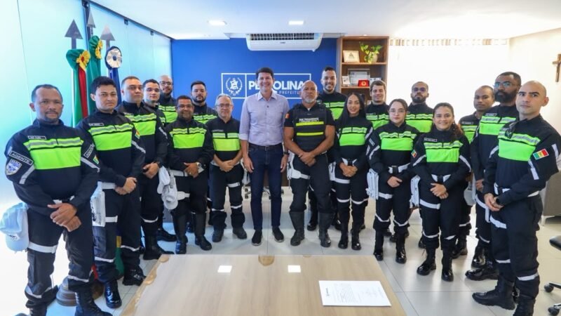 Prefeito Simão Durando empossa novos agentes de trânsito