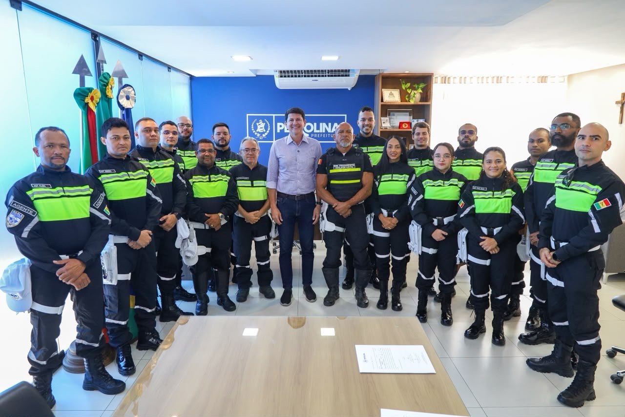 Prefeito Simão Durando empossa novos agentes de trânsito