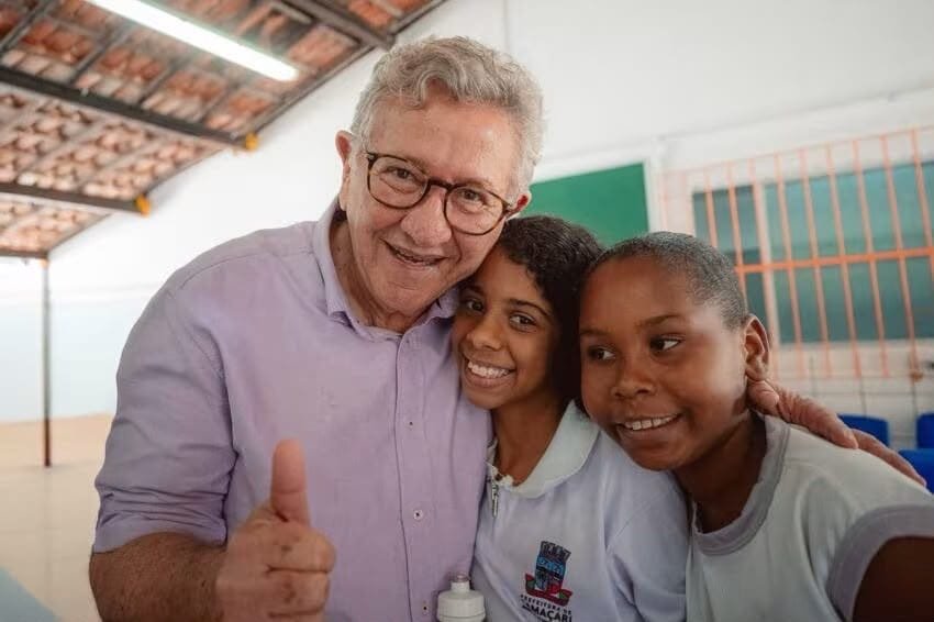Administrada pelo PT, Camaçari avança no IDEB de 2025Nos Anos Iniciais, a média das escolas passou de 5,07 para 5,30. Já nos Anos Finais, o índice evoluiu de 3,97 para 4,19.