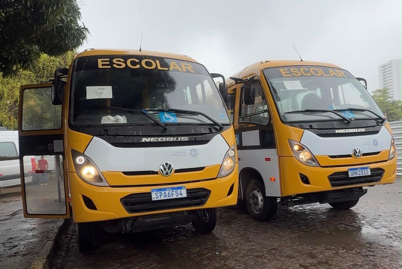 Arcoverde amplia transporte escolar com dois novos ônibus em parceria com Governo Raquel Lyra
