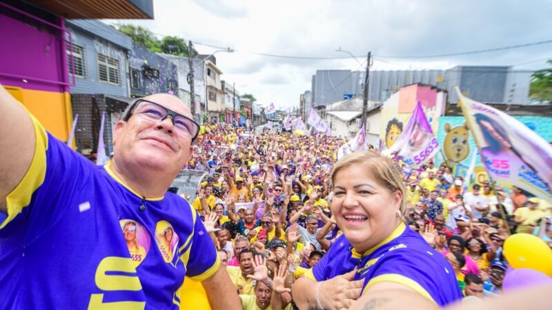 Andréa Medeiros lidera caminhada em Jaboatão Centro