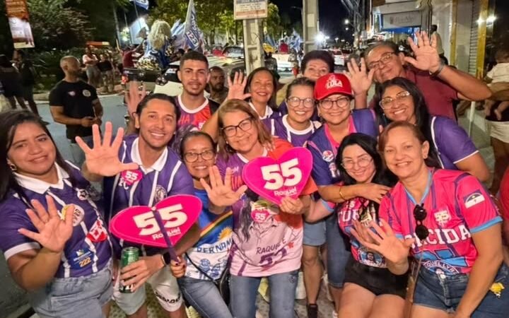 Time de Zeca toma as ruas de Arcoverde liderada por Nerianny em apoio à reeleição de Lula