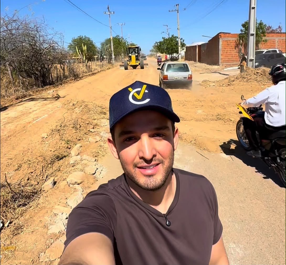 Victor Coelho acompanha avanço da obra da Avenida Tamboril, que vai transformar área de expansão de Ouricuri