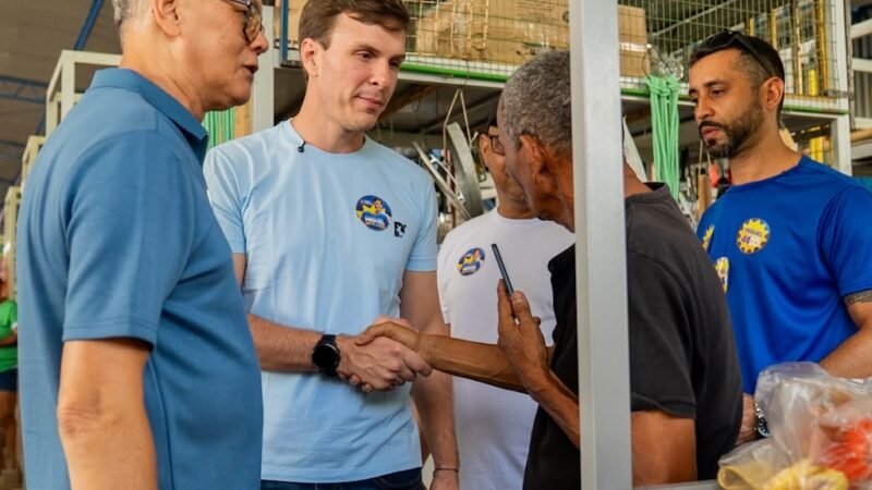 Miguel Coelho amplia presença na Região Metropolitana com visita à feira de Abreu e Lima