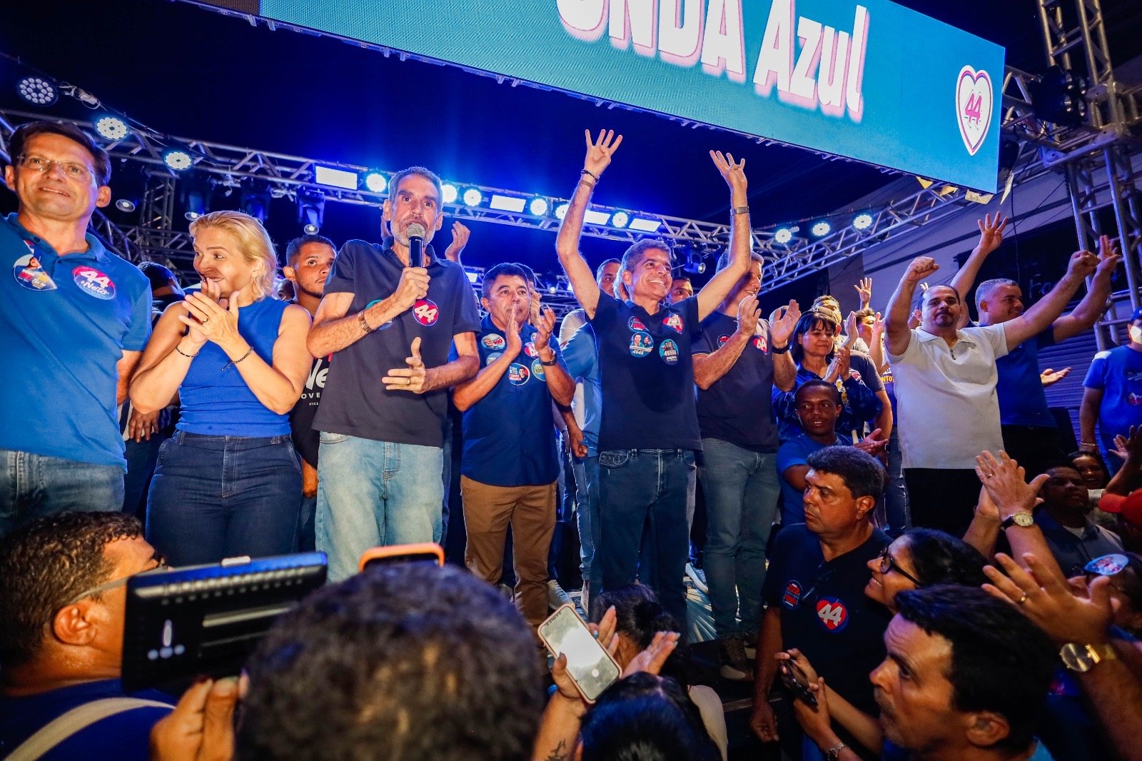 Anisio Viana reúne multidão em Casa Nova e recebe ACM Neto em noite de força e união