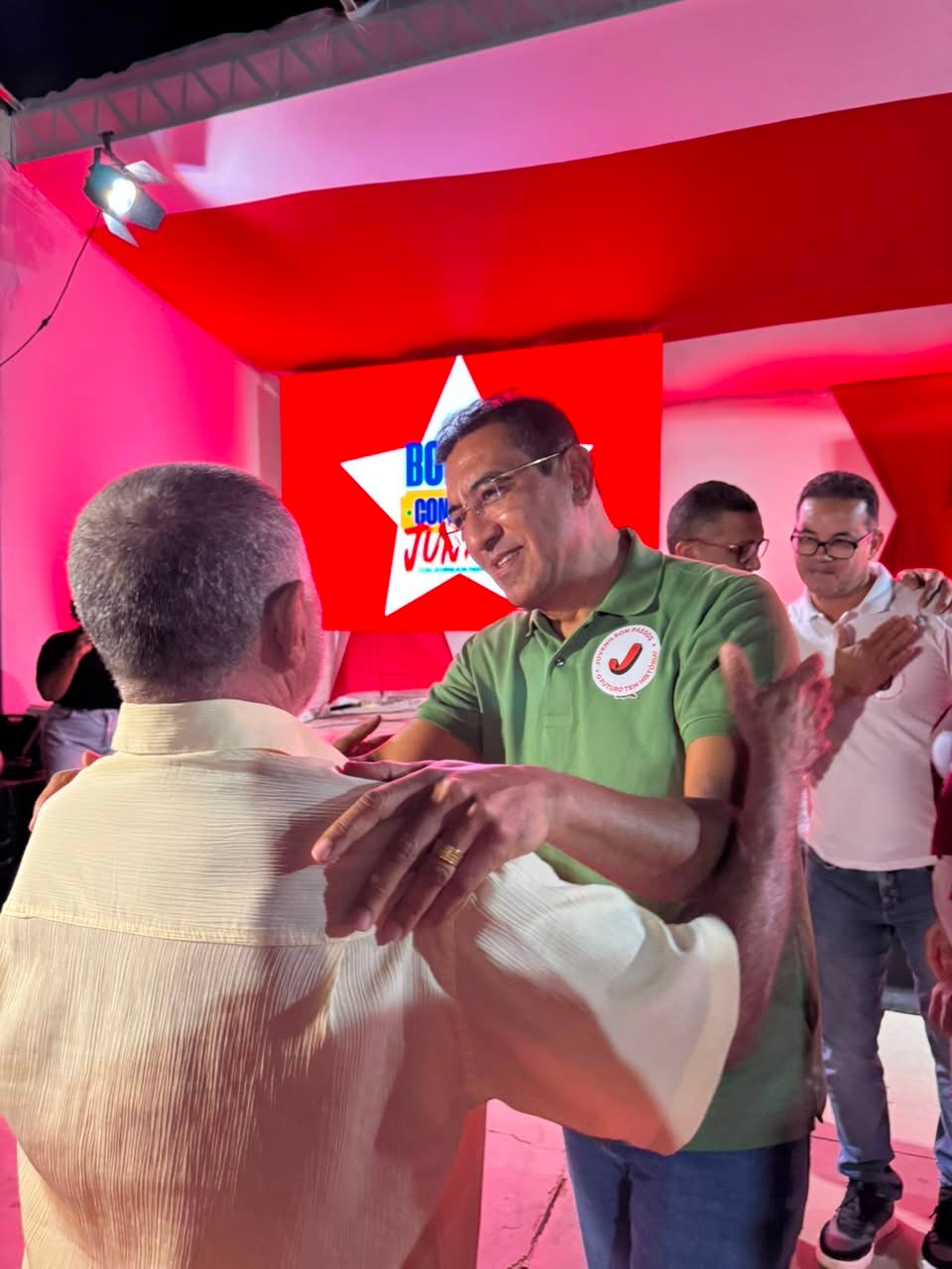 O sertanejo que virou movimento: Juvenilson Passos e a adesão espontânea do povo baiano